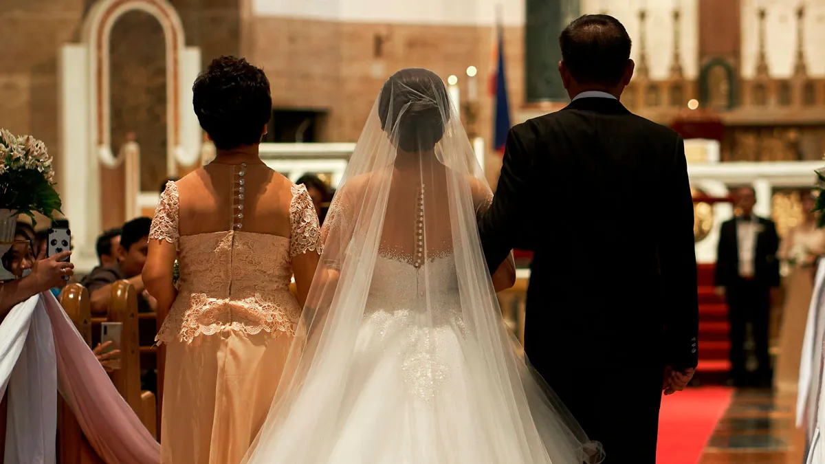 Guy Asks For Advice After Fiancée’s Wedding Request Weirds Him Out, People Slap Some Sense Into Him