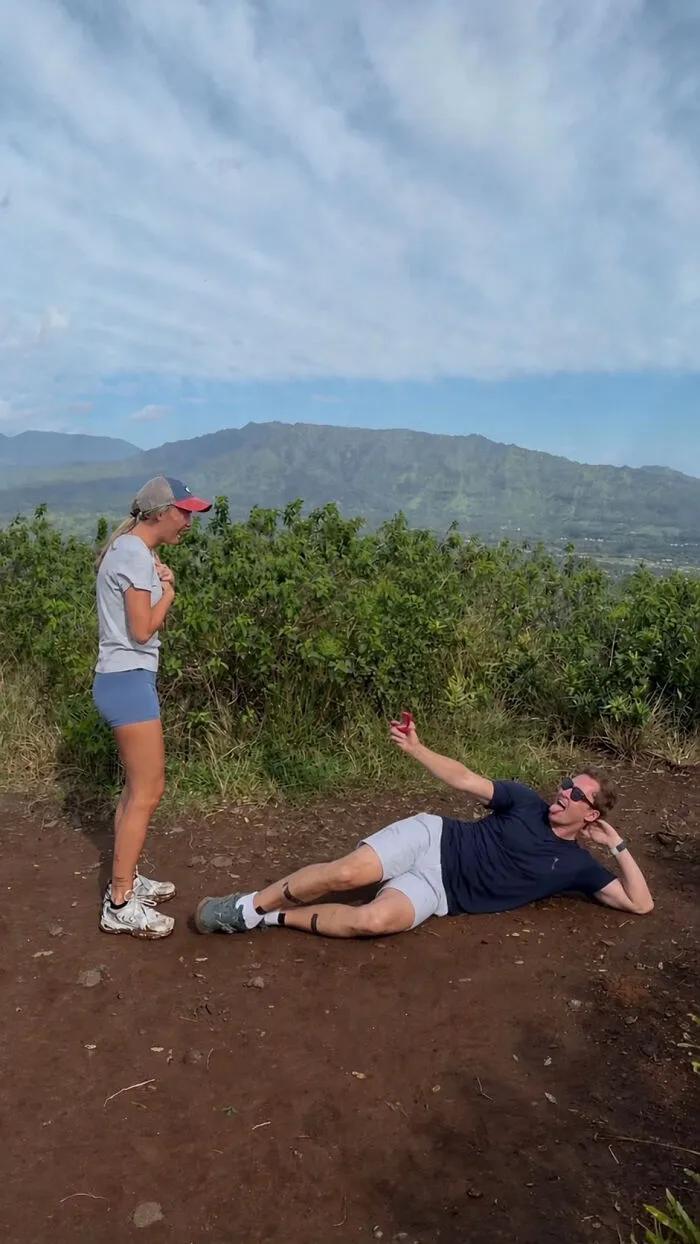 42 Funny Photo Edits That Highlight The Ridiculously Funny Proposal Pose This Man Achieved