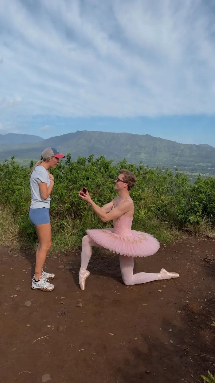 42 Funny Photo Edits That Highlight The Ridiculously Funny Proposal Pose This Man Achieved
