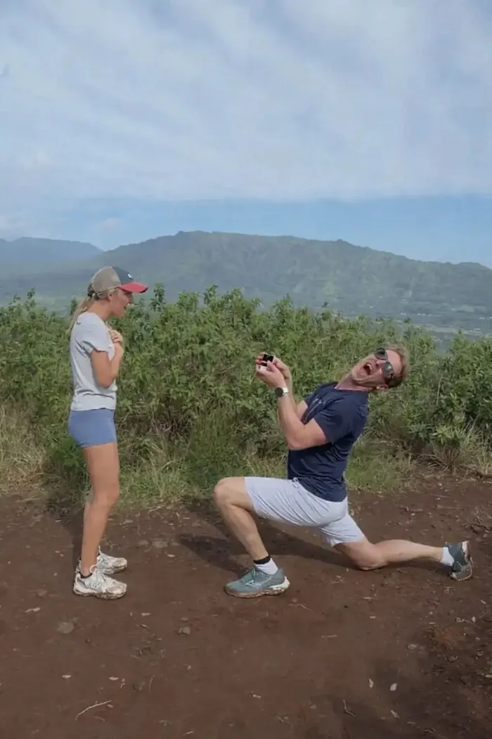 42 Funny Photo Edits That Highlight The Ridiculously Funny Proposal Pose This Man Achieved