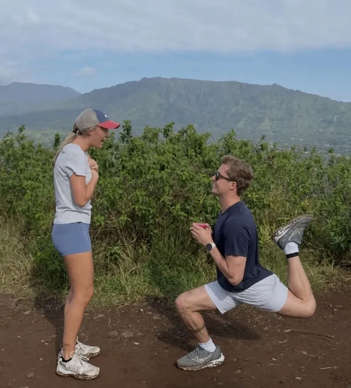 42 Funny Photo Edits That Highlight The Ridiculously Funny Proposal Pose This Man Achieved