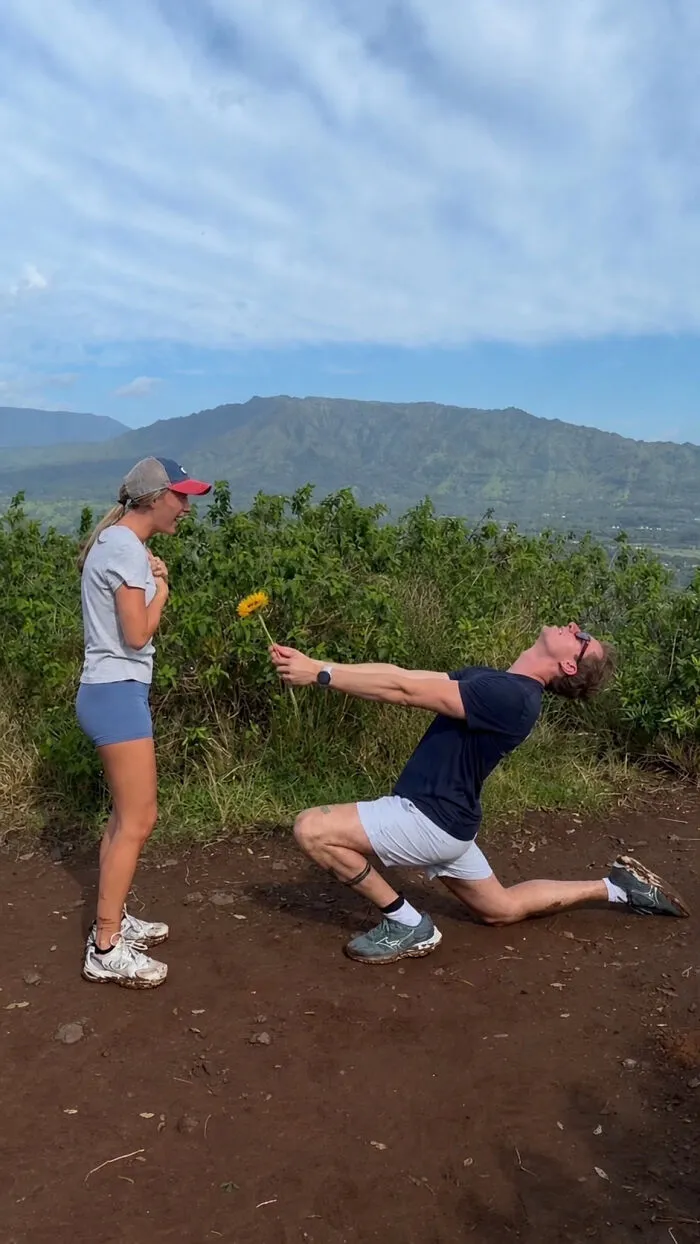 42 Funny Photo Edits That Highlight The Ridiculously Funny Proposal Pose This Man Achieved