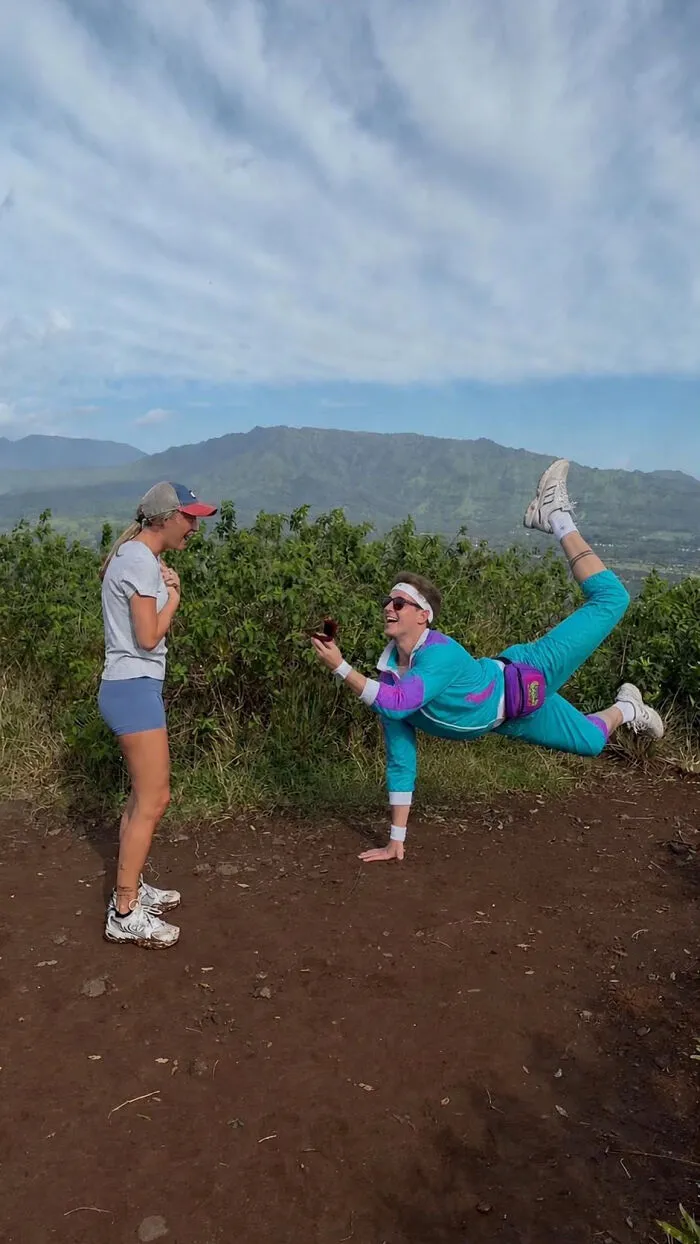 42 Funny Photo Edits That Highlight The Ridiculously Funny Proposal Pose This Man Achieved