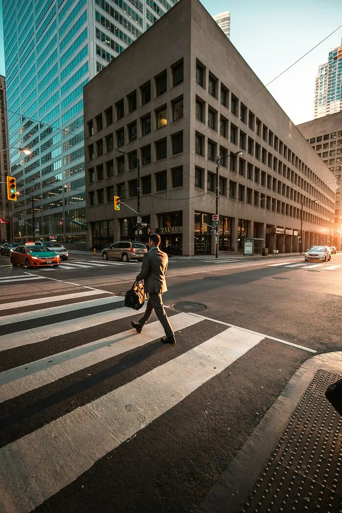 62 People Share The Absolute Weirdest Things They’ve Caught A Stranger Doing In Public