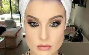 "Lost Another Baddie To Buccal Fat Removal": 28 Celebrity Collages That Put Rumored Plastic Surgery On Display