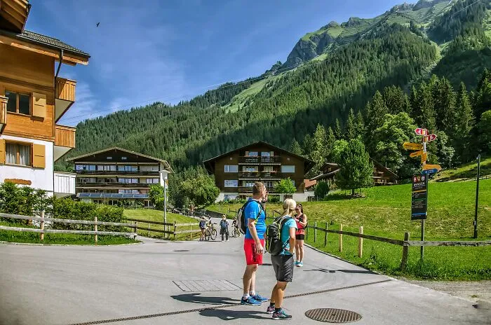 35 Locals Open Up About Which Weird Habits Of Tourists Enrage Them The Most