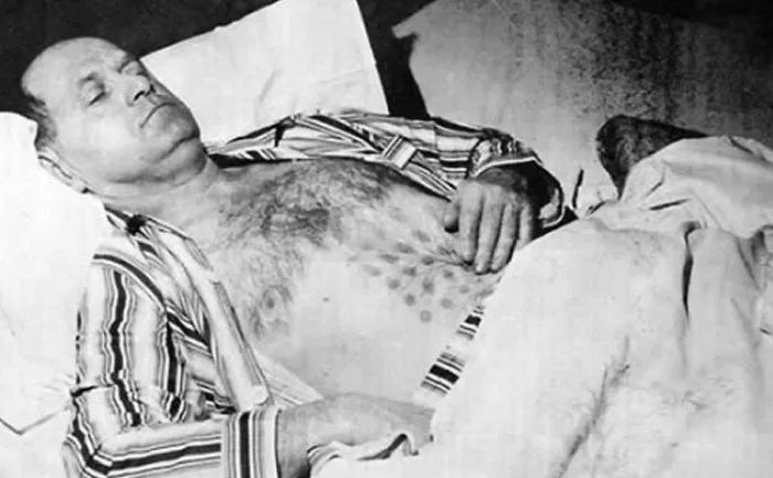 37 Creepy Photos That Seem Completely Normal Until You Notice One Detail