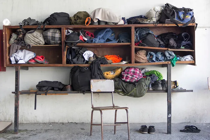 This Artist Photographs The Spaces Migrants Pass Through, And The Result Is Deeply Moving (20 Pics)