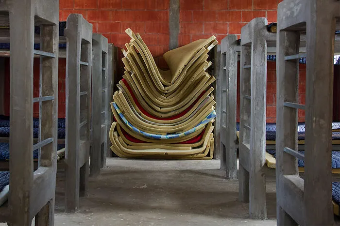 This Artist Photographs The Spaces Migrants Pass Through, And The Result Is Deeply Moving (20 Pics)