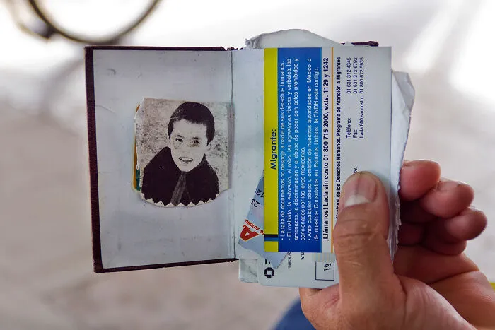 This Artist Photographs The Spaces Migrants Pass Through, And The Result Is Deeply Moving (20 Pics)