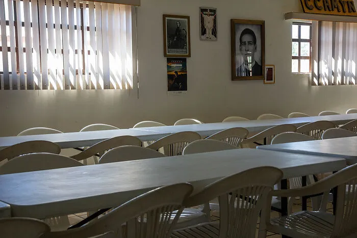 This Artist Photographs The Spaces Migrants Pass Through, And The Result Is Deeply Moving (20 Pics)