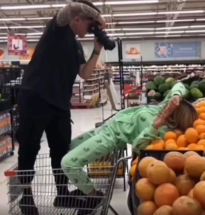 Squashing Supermarket Oranges Just To Get A Good Portrait