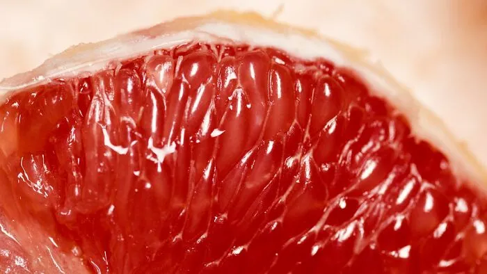 ¿Qué tiene el pomelo en concreto que interfiere con prácticamente todos los medicamentos recetados que existen?