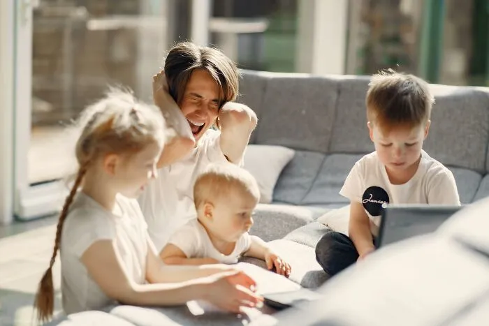 “She Should Have Never Had Kids”: 69 Heartbreaking Realizations People Had About Their Parents
