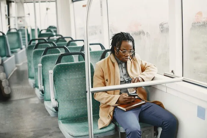 The String On The Public Bus Has A Function!?