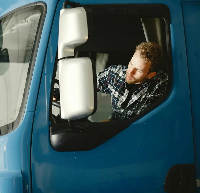 “Still Get Nightmares”: 61 Truckers Open Up About Places They Genuinely Fear