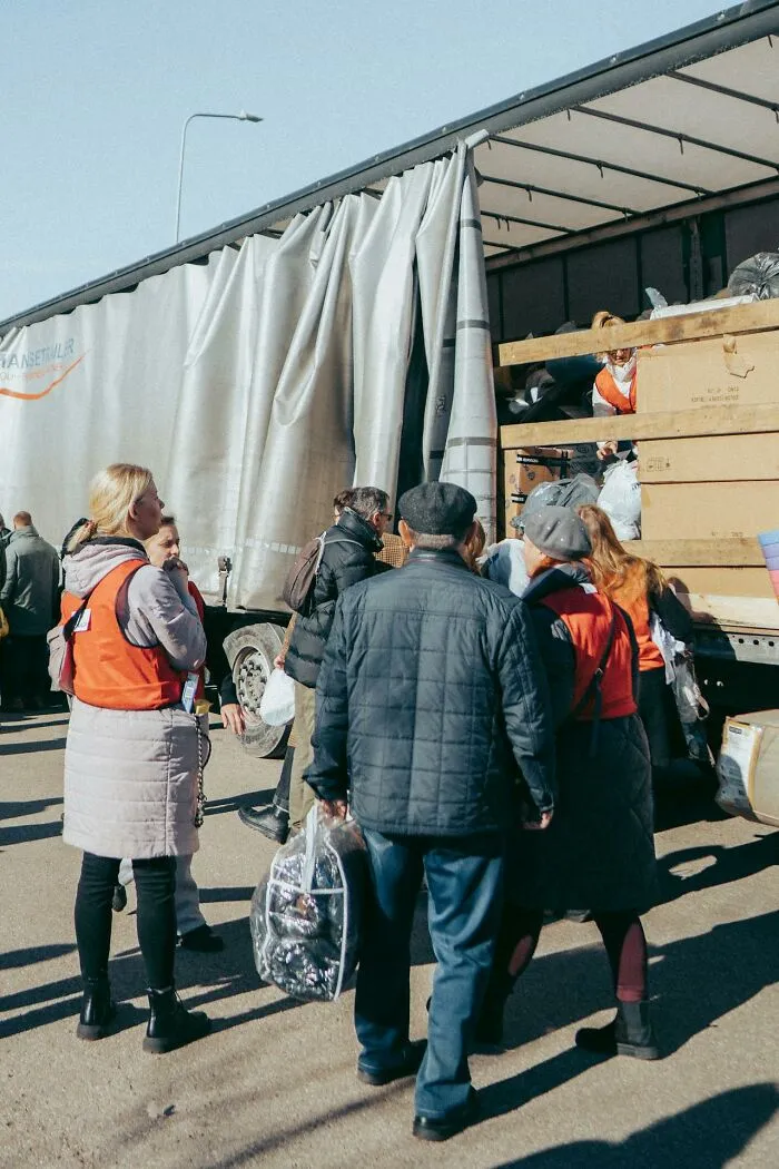 “Still Get Nightmares”: 61 Truckers Open Up About Places They Genuinely Fear