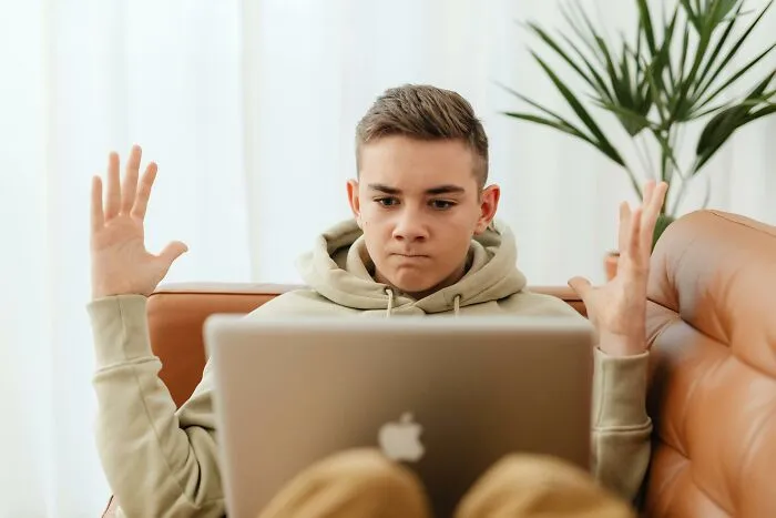 "I Wish I Were Kidding": 55 Industry Secrets That Left People Feeling Scammed