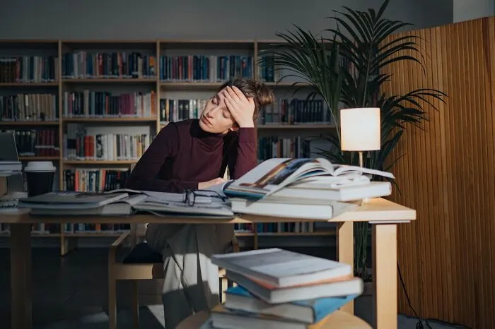 49 Catastrophes And Personal Disasters People Accidentally Avoided By Procrastinating