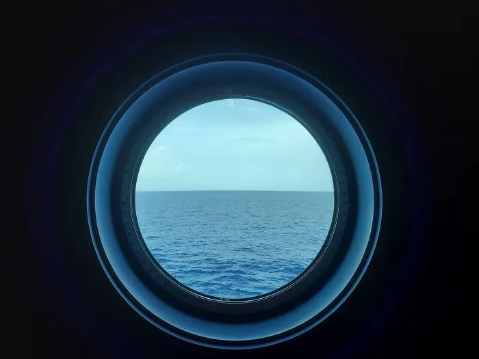 ¿Por qué los barcos tienen ventanas circulares en lugar de cuadradas?