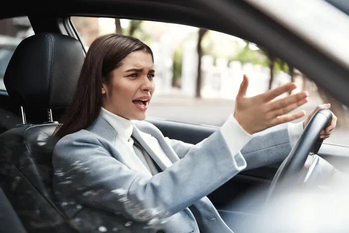 30 Everyday Red Flags That People Believe Reveal Someone’s Real Character