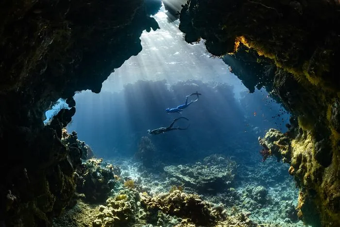 21 Terrifying Stories That Might Make You Never Go Underground Or Underwater