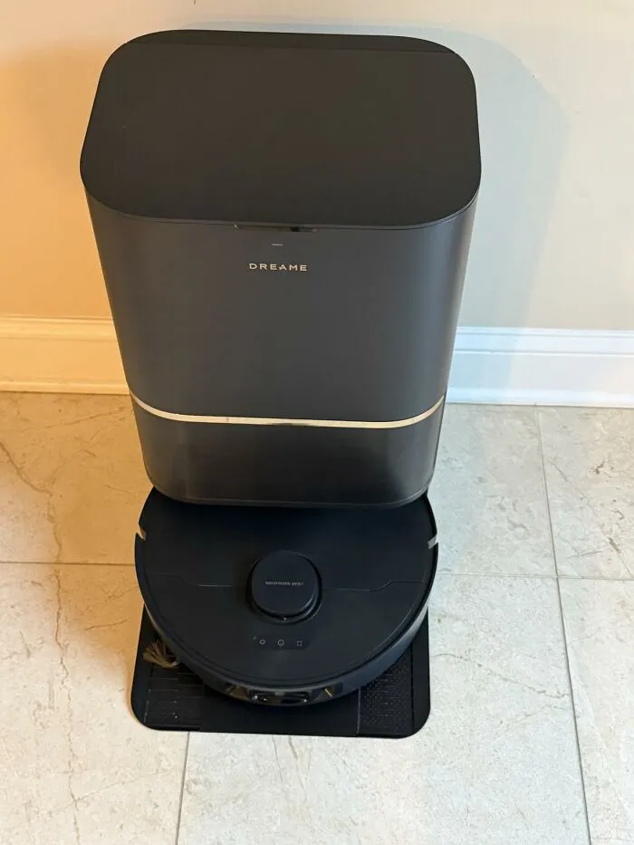 Floors That Vacuum And Mop Themselves While You Do Literally Anything Else Is Not A Futuristic Concept Anymore, It Is Just What Owning A <a Style="Display:inline;" Href="Https://Www.amazon.com/Dreame-Auto-Empty-Self-Cleaning-Avoidance-Navigation/Dp/B0ghn2wh38?ie=utf8&th=1&linkcode=ll2&tag=bpzebra-20&linkid=24defe1f19e5f6657e8fa9f8b1041013&language=en_us&ref_=as_li_ss_tl" Target="_blank">  <span Style="Font: Inherit; Color: #d74b1f;"> Robot Vacuum And Mop </Span> Actually Looks Like 