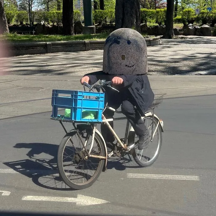 80 Seamless Photo Collages That Transform Ordinary Street Scenes Into Unexpected Visual Matches