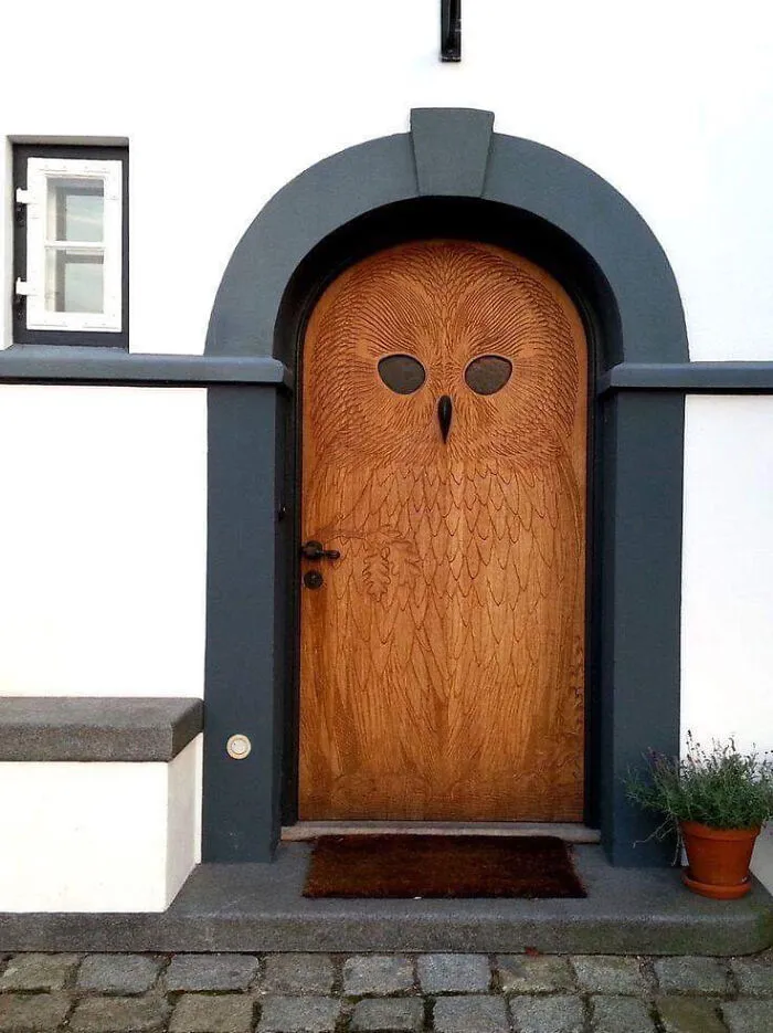 Puerta búho en Copenhague, hecha en 1930