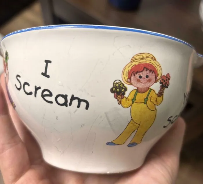 Vintage bowl featuring a cartoon character and phrase I scream