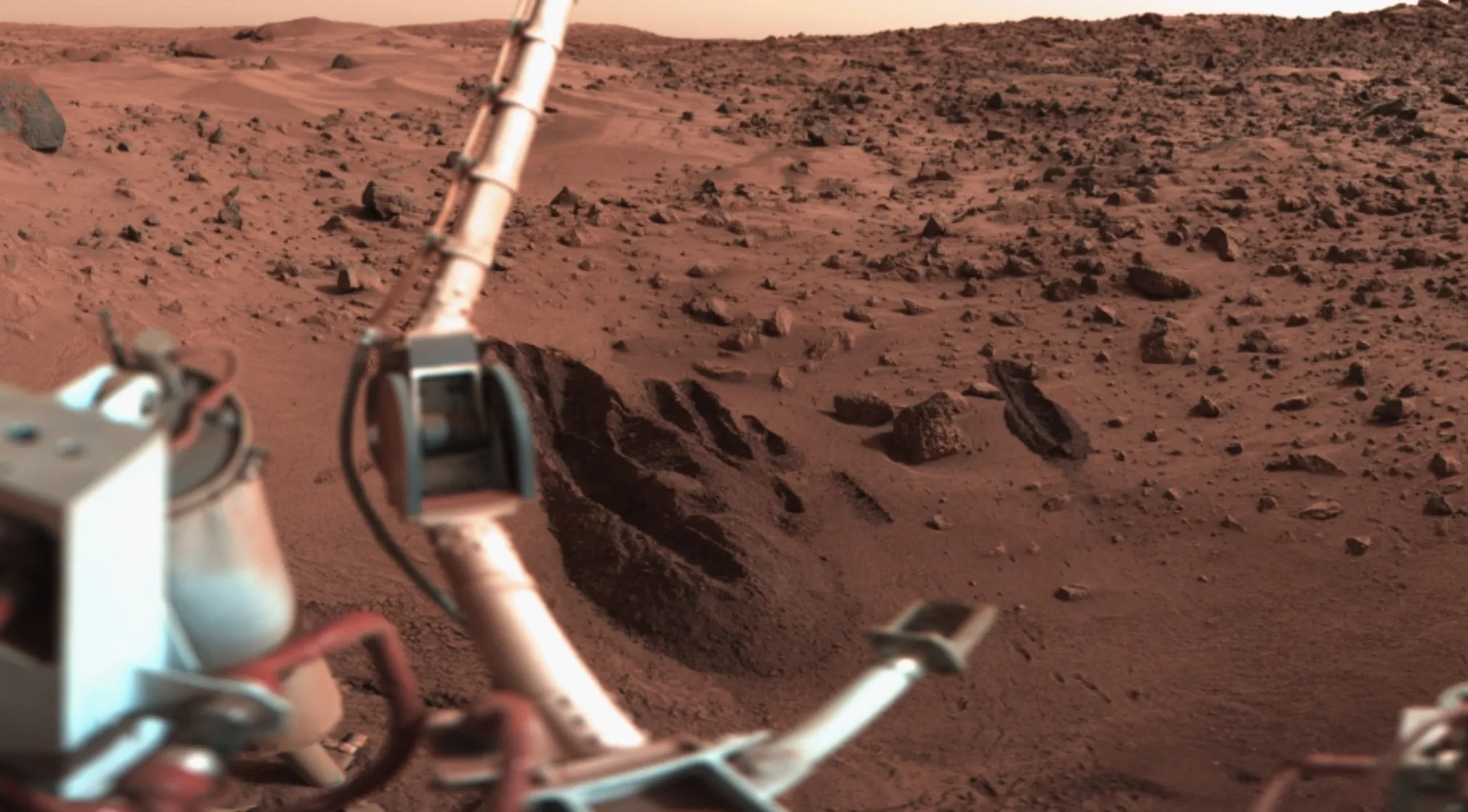 USA Throughout History Quiz: View from a spacecraft mission on Mars, showing rocky red terrain and dusty craters in 1976.