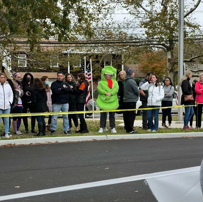 Estuve en la escuela de mi hijo para un desfile de disfraces. Un papá malinterpretó las cosas de la mejor manera posible.