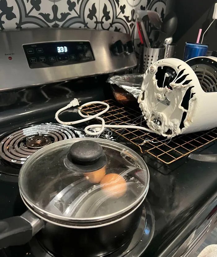 Me da vergüenza decir cuántas veces revisé mis huevos antes de darme cuenta de que estaba encendiendo el quemador equivocado.