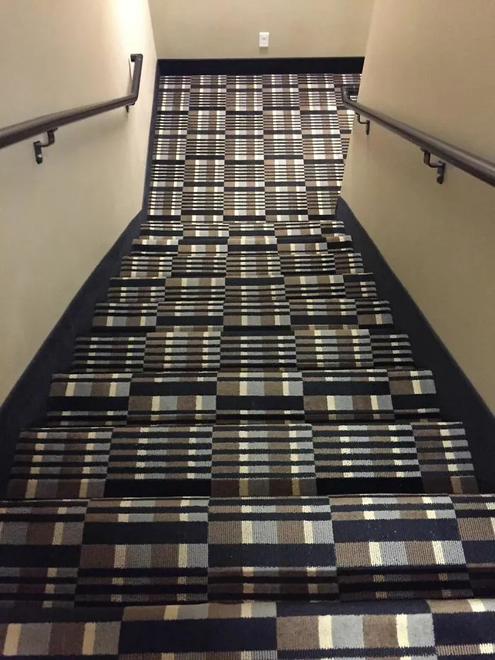 Staircase carpet design fail making steps look flat