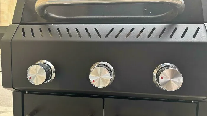 400€ BBQ, Black Text (Around The Turn Dials) On Black Background
