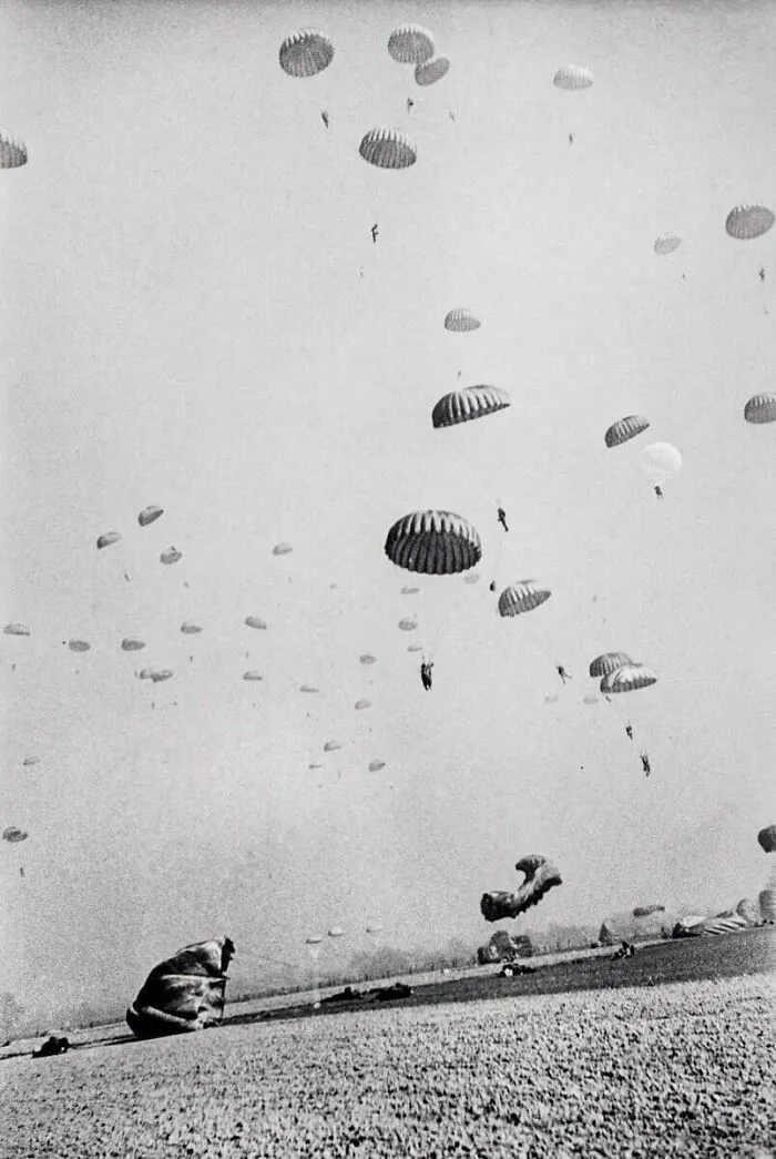 Robert Capa (1913 - 1954)
