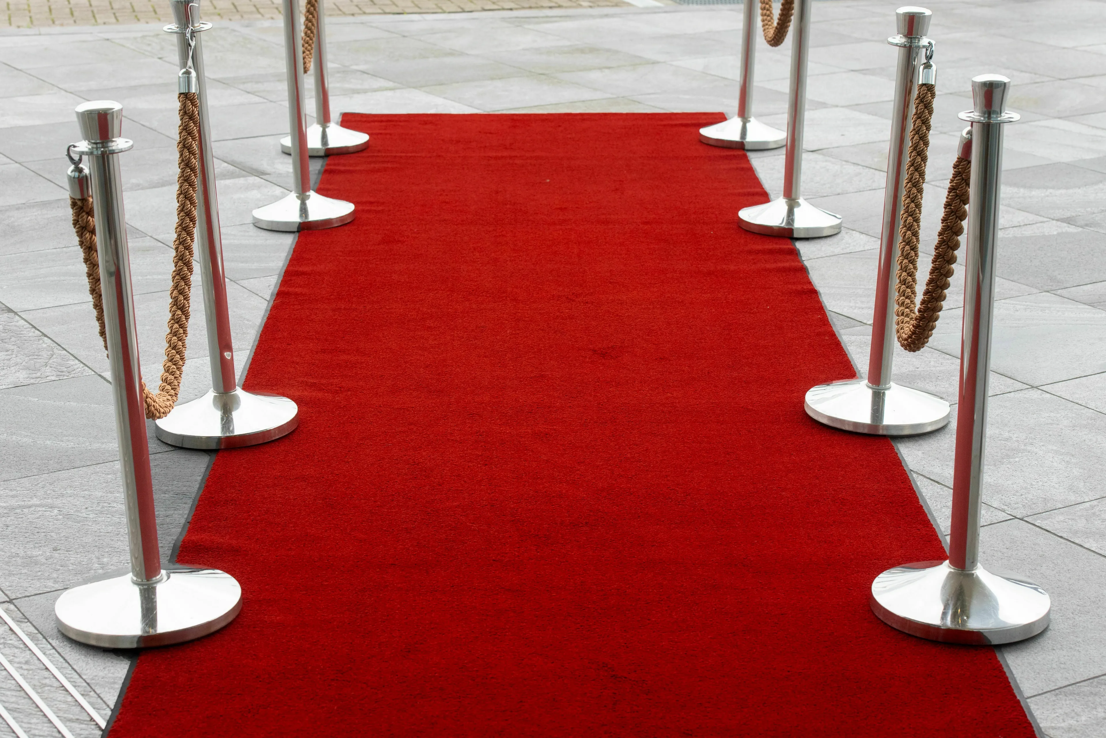 Red carpet lined with stanchions, evoking a major film awards event. Pop Culture A to Z quiz hint.