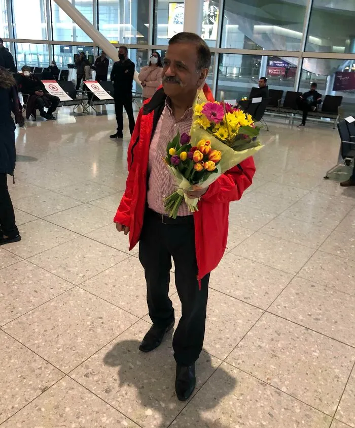 Mum Came Home After 8 Weeks Stuck In India. Here's Dad, The Least Romantic Man In The World Waiting
