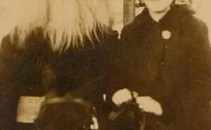 Here Are 38 Of The Most Unhinged Historical Photos Creepier Than Horror Movies