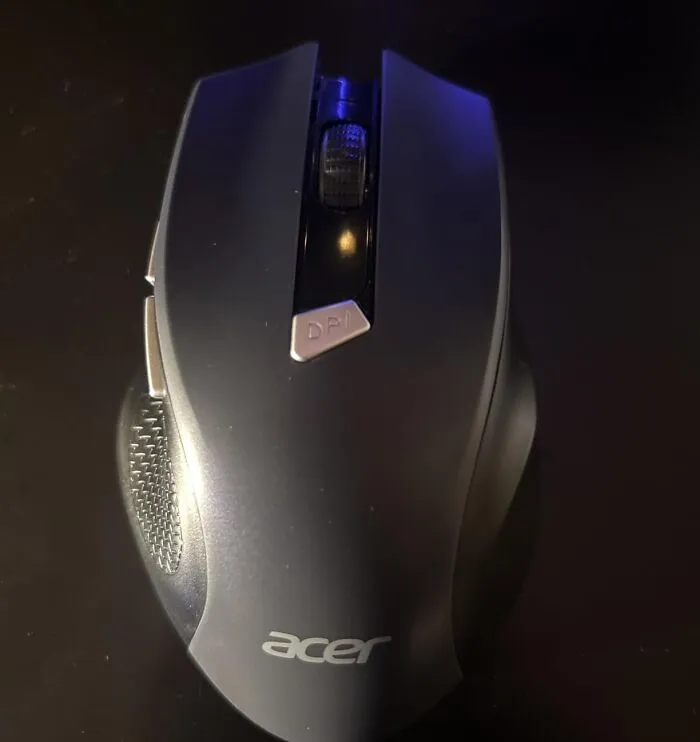 A Tangled Cord On A Clean Desk Is A Detail That Bothers Everyone Who Sees It, And A <a Style="Display:inline;" Href="Https://Www.amazon.com/Acer-Wireless-Computer-Adjustable-Compatible/Dp/B0f5hpclgb?ie=utf8&th=1&linkcode=ll2&tag=bpdog-20&linkid=fac2b20e18c4f8c72eac89a32227d0af&language=en_us&ref_=as_li_ss_tl" Target="_blank">  <span Style="Font: Inherit; Color: #d74b1f;"> Wireless Mouse </Span> Is The Simplest Possible Fix For Something That Should Have Been Sorted Out A Long Time Ago