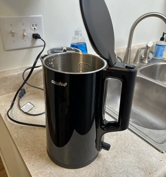 Boiling Water In Under Two Minutes And Never Having To Stand Over A Stove Waiting For It, An <a Style="Display:inline;" Href="Https://Www.amazon.com/Comfee-Electric-Stainless-Two-Level-Protection/Dp/B0cjm44ddn?ie=utf8&th=1&linkcode=ll2&tag=bpdog-20&linkid=462dada097b676a3887933845ab61672&language=en_us&ref_=as_li_ss_tl" Target="_blank">  <span Style="Font: Inherit; Color: #d74b1f;"> Electric Tea Kettle </Span> Is One Of Those Counter Additions That Immediately Makes You Wonder What Took So Long