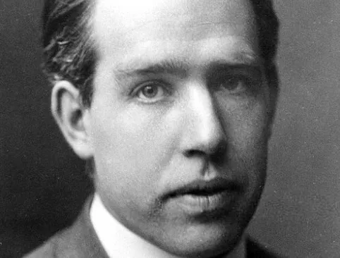 Niels Bohr, a scientist known for his work in thermodynamics and entropy, shown in a black and white portrait.