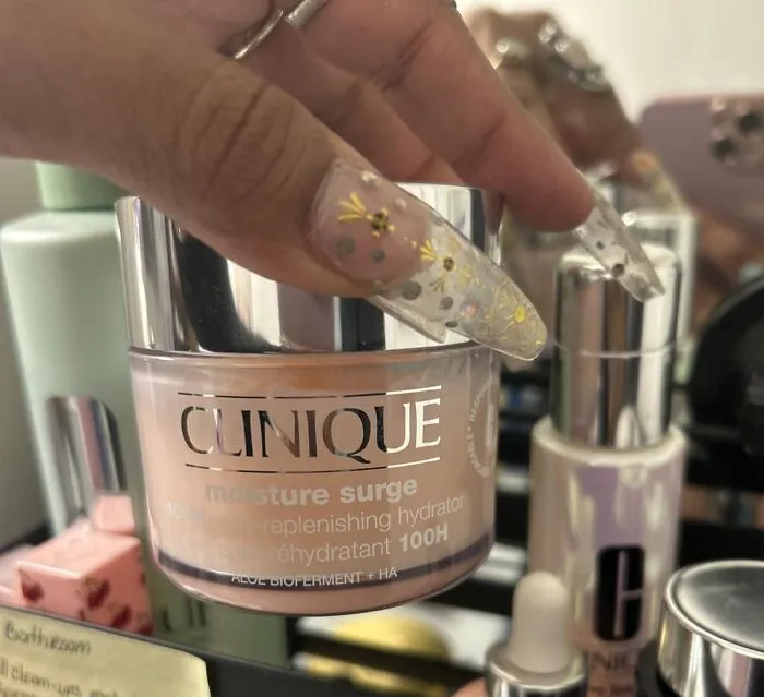 Thirsty Skin That Has Been Running On Dry Air And Not Enough Water Finally Gets What It's Been Asking For When <a Style="Display:inline;" Href="Https://Www.amazon.com/Clinique-Moisture-Surge-Auto-Replenishing-Hydrator/Dp/B093synyzv?ie=utf8&th=1&linkcode=ll2&tag=bpdeer-20&linkid=897955e91e0207a86a0baec30dfaf47d&language=en_us&ref_=as_li_ss_tl" Target="_blank">  <span Style="Font: Inherit; Color: #d74b1f;"> Clinique Moisture Surge </Span> Becomes A Permanent Fixture On The Bathroom Shelf