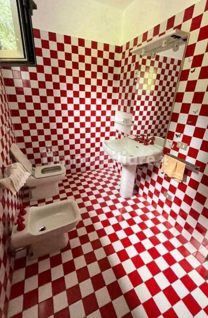 79 Houses So Weird People Couldn’t Believe They Were Actually For Sale