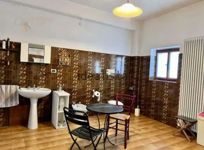 79 Houses So Weird People Couldn’t Believe They Were Actually For Sale