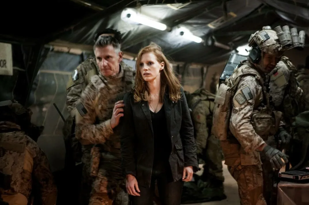Jessica Chastain among soldiers. Historical event portrayed in Zero Dark Thirty (2012).