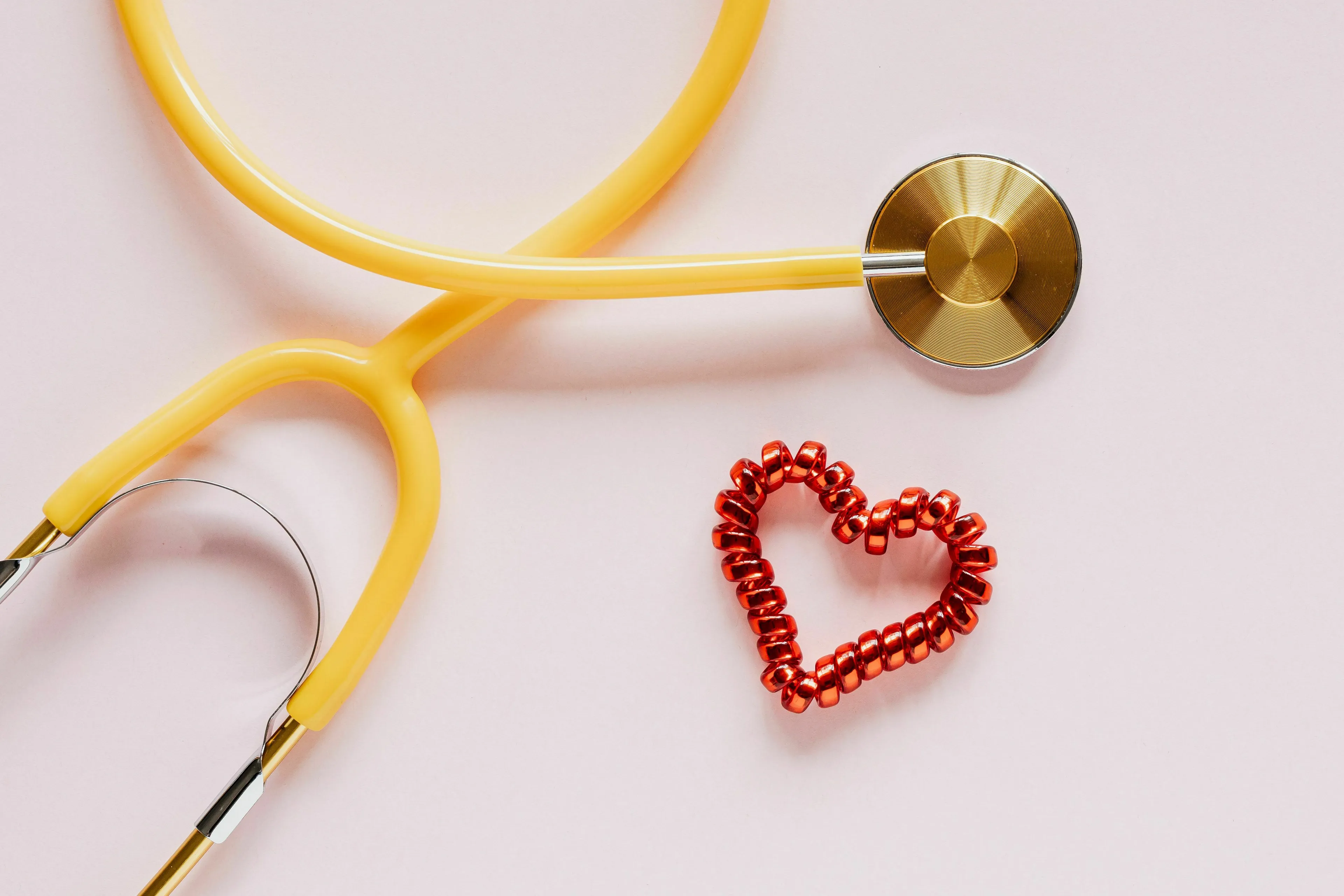 Basic Medical Knowledge Quiz: A stethoscope and heart symbol, representing the normal range of resting heart rate for adults.