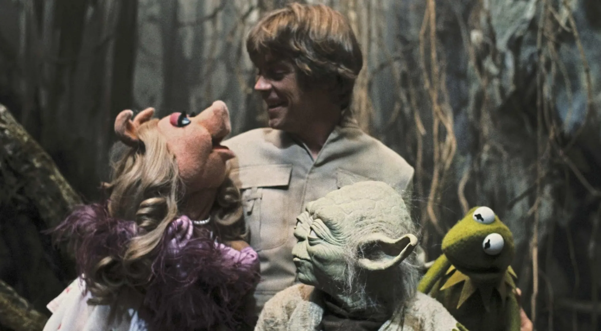 BTS scene with Mark Hamill, Miss Piggy, Yoda, and Kermit the Frog. 80s & 90s General Movie Trivia, Star Wars movie.