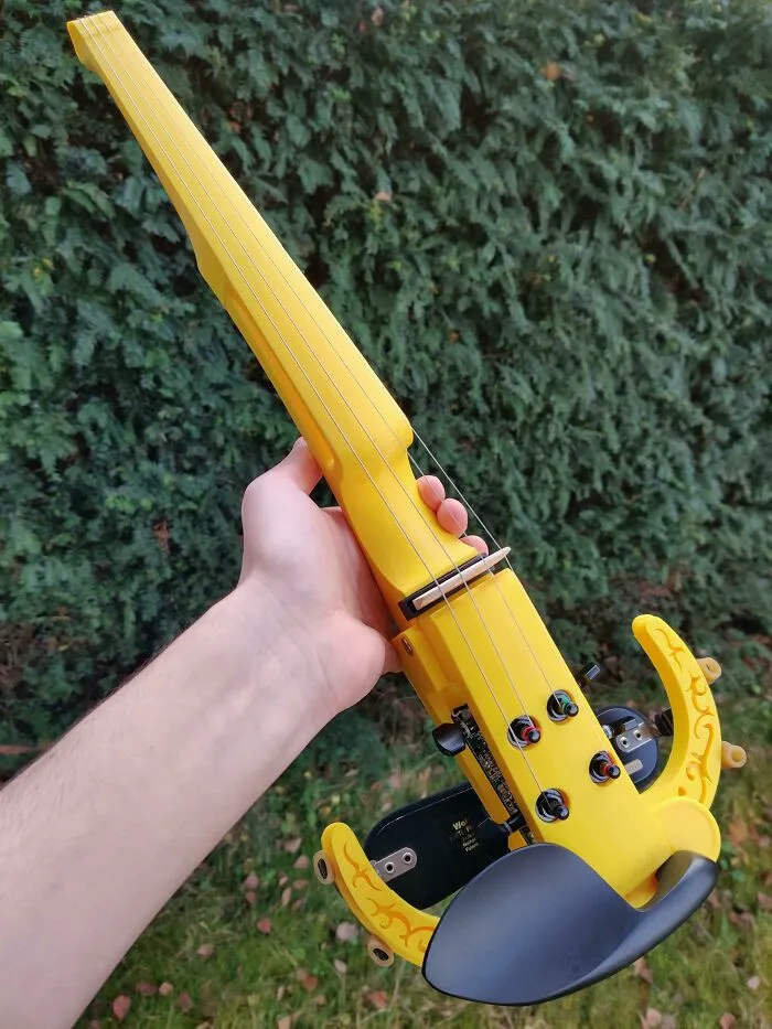 Hice un violín eléctrico sin cabeza para el cumpleaños de mi hermana