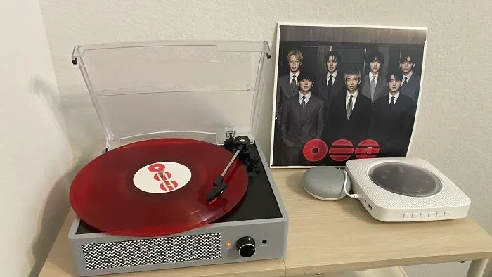 Dust Off The Record Collection Because A <a Style="Display:inline;" Href="Https://Www.amazon.com/Speakers-Belt-Driven-Turntables-Bluetooth-Headphone/Dp/B0dxfjvxxt?ie=utf8&th=1&linkcode=ll2&tag=bpdog-20&linkid=00163ecb24f48ed0f5f0d15d7129c2e8&language=en_us&ref_=as_li_ss_tl" Target="_blank">  <span Style="Font: Inherit; Color: #d74b1f;"> Retro Vinyl Player </Span> Just Gave Every Album That Has Been Sitting In A Crate Since 2003 An Extremely Valid Reason To Come Back Out
